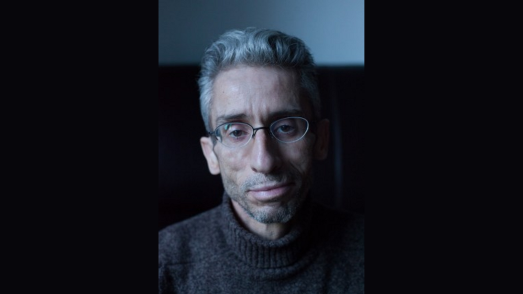 O escritor e tradutor francês, Hubert Tézenas.