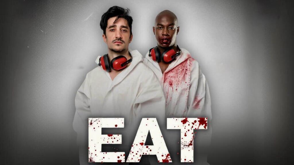 Thales Corrêa (dir.) e Jorge Gaspar (esq.) no cartaz da peça "Eat", codirigido por Bruna Fachetti e Alex Tietre.