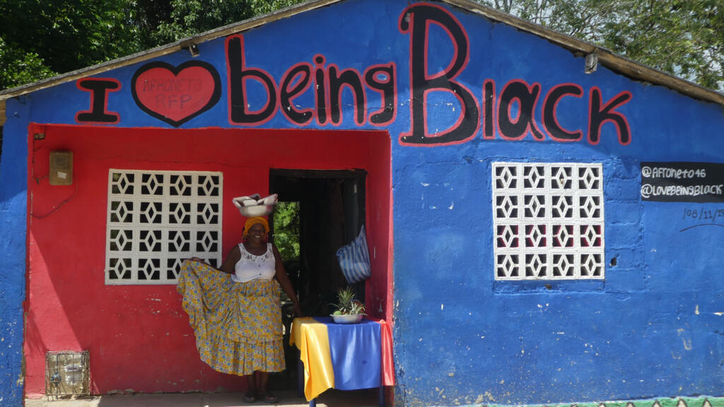 Une vendeuse palenquera de pâtisseries locales qui font aussi la renommée du village.