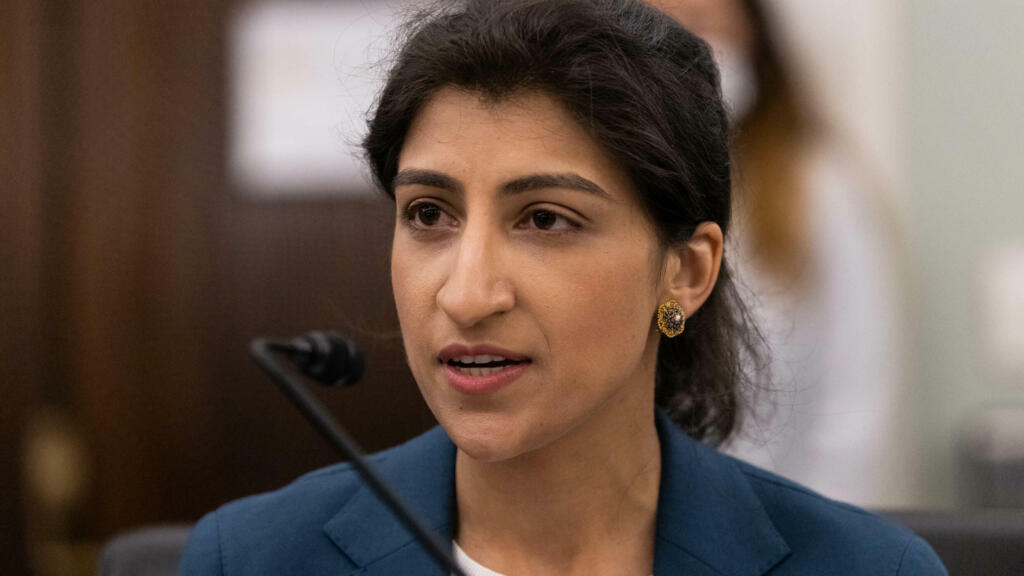 La juriste américaine Lina Khan est la nouvelle présidente de la commission américaine antitrust. Ici, le 21 avril 2021.