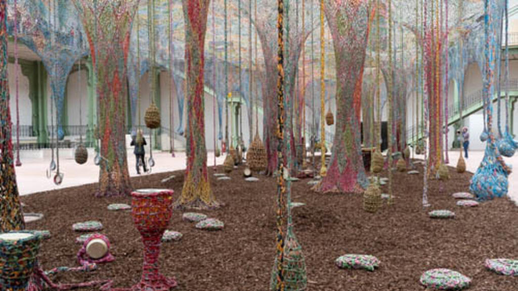 Instalação de Ernesto Neto no Grand Palais, em Paris, 5/6/25.