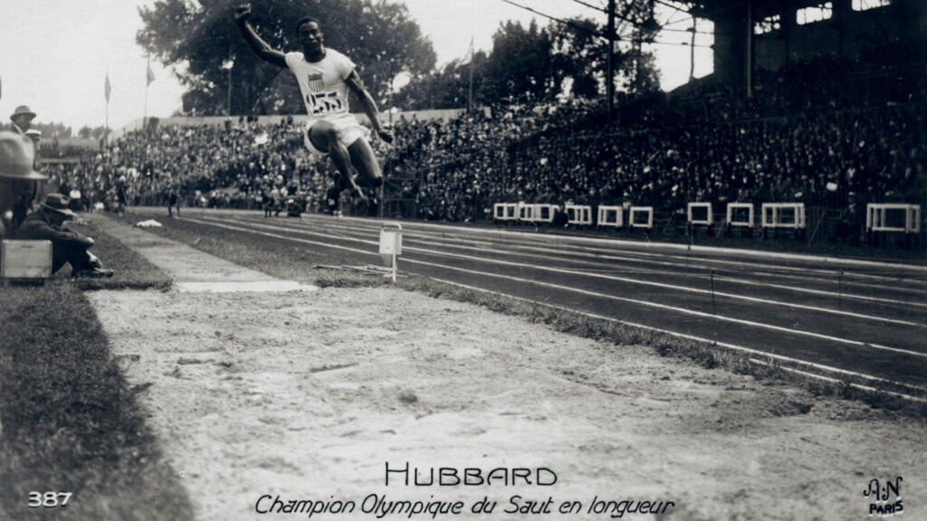 L'athlète américain William DeHart Hubbard, champion olympique de saut en longueur.