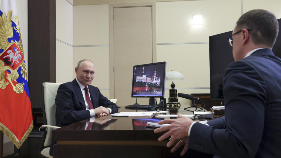 Tổng thống Nga Vladimir Putin trả lời phỏng vấn đài truyền hình Nga, tại tư dinh ở Novo-Ogaryovo, ngoại ô Matxcơva, ngày 24/02/2025.