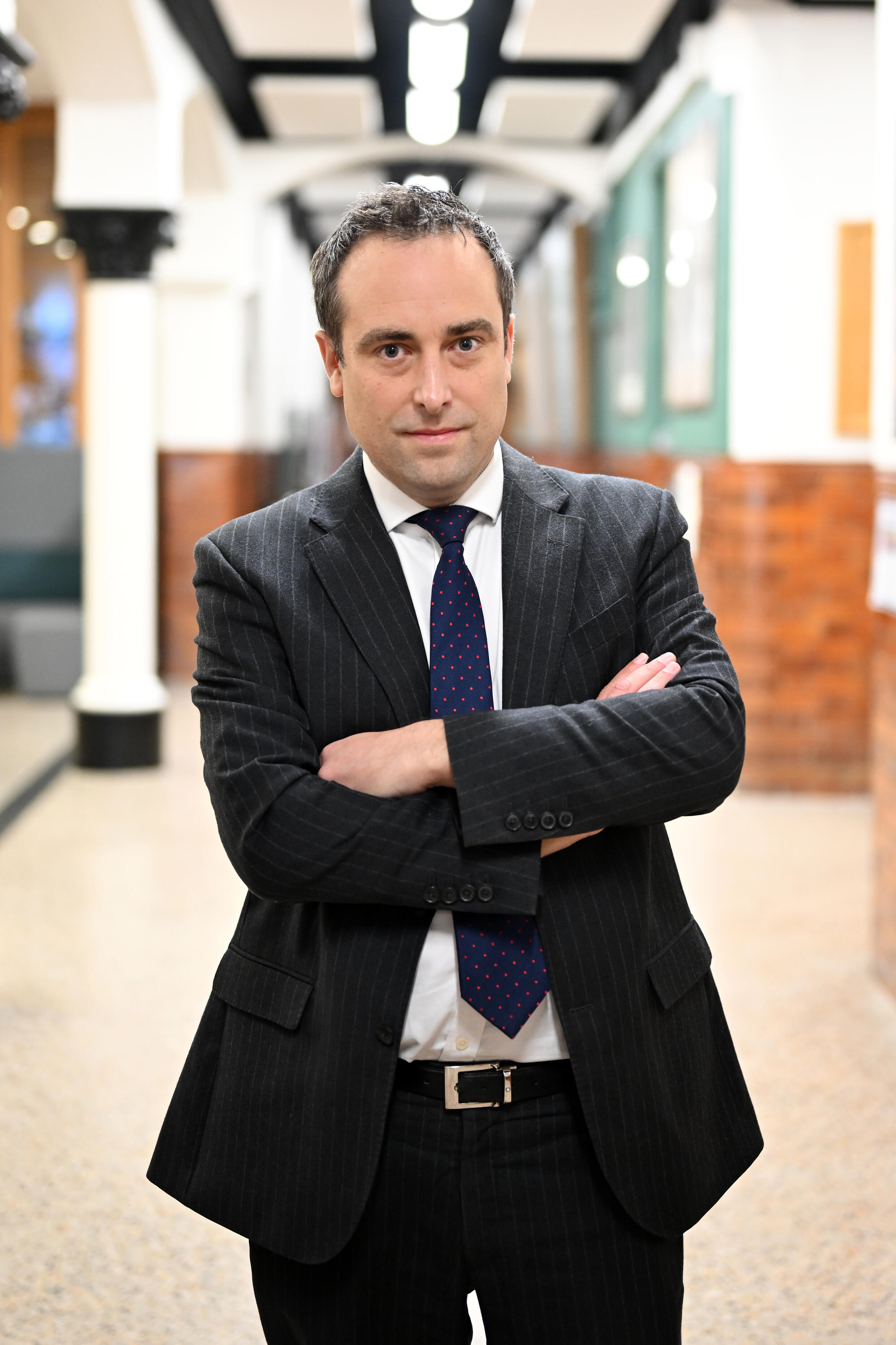 Escuelas británicas contra el discurso misógino del "influencer" Andrew Tate