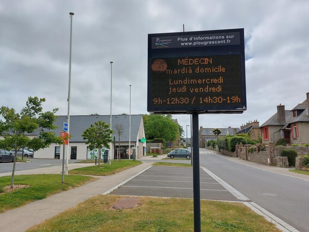 Le seul médecin de Plougrescant menace de quitter la ville, le seul à exercer dans la commune,  suite à l'augmentation son loyer votée par le Conseil municipal.