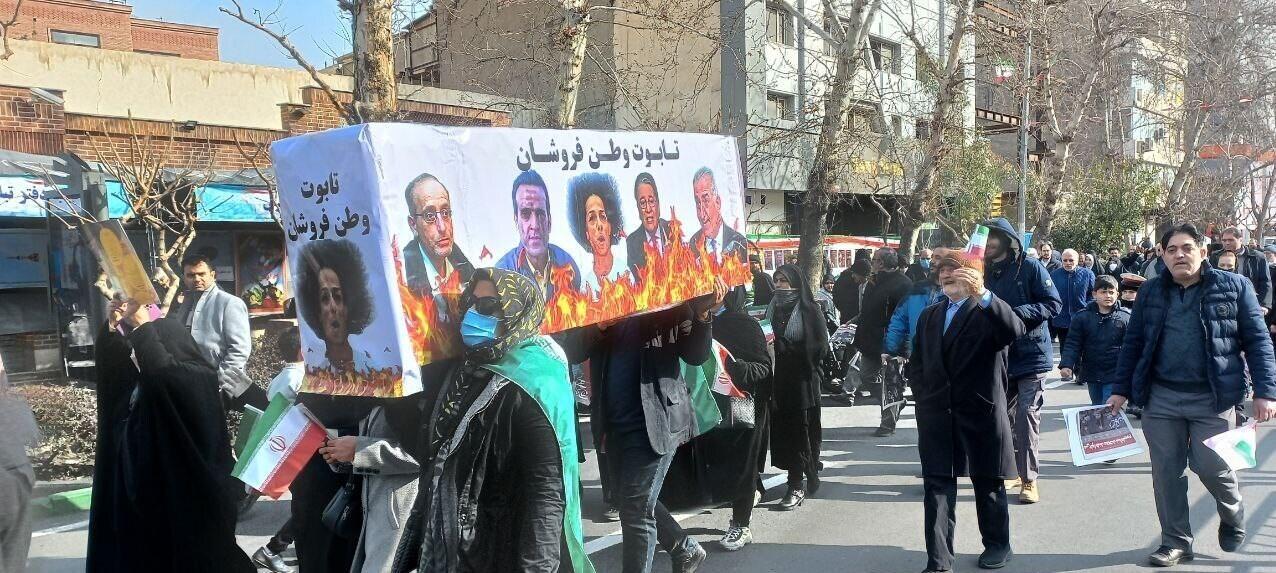 یکی دیگر از عکسهای خبرگزاری تسنیم که به عنوان گواهی بر حضور انبوه مردم در راهپیمایی سالگرد انقلاب منتشر شده است