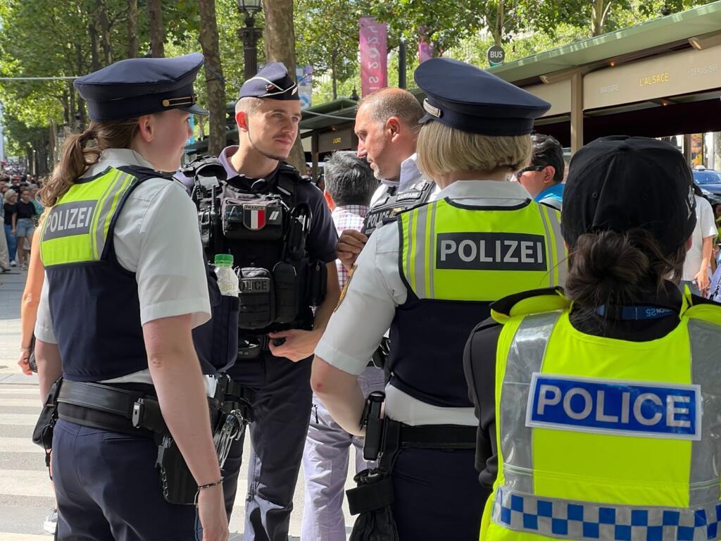 Les policiers étrangers ont surtout un rôle de repère pour les touristes étrangers.
