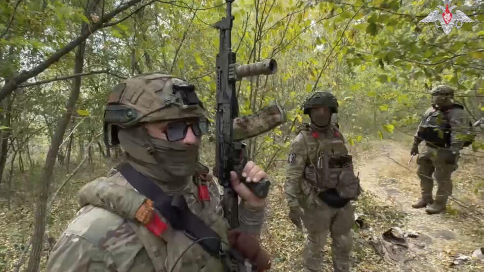 Hình tư liệu do Bộ Quốc Phòng Nga công bố ngày 23/09/2024: Binh sĩ Nga tuần tra trong vùng Kursk.