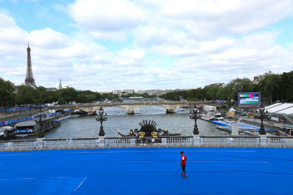 A Ponte Alexandre III foi completamente isolada para a cerimônia de abertura dos Jogos Olímpicos, na próxima sexta-feira, 26 de julho de 2024.
