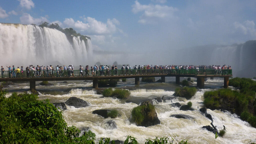 Projeto de "estrada-parque" pode causar danos a uma das paisagens mais impressionantes do Brasil, a região que abriga as cataratas do Iguaçu, no Paraná.