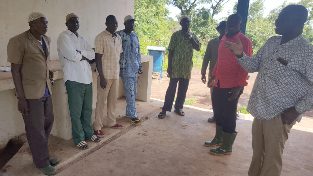 Des membres du Comité de gestion des plaintes du village de Sama.