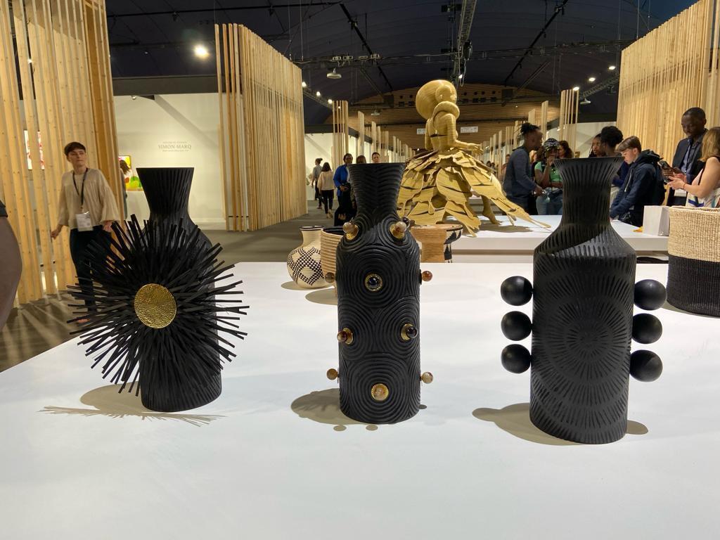 Œuvres d'art de Chris Schwagga présentées au salon Révélations à Paris