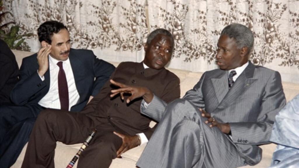 Ouagadougou, Burkina Faso. Sommet de la CEDEAO du 29 juin 1989. De g.à dr., les présidents Maaouiya Ould Taya (Mauritanie), Mathieu Kérékou (Bénin) et Abdou Diouf (Sénégal).