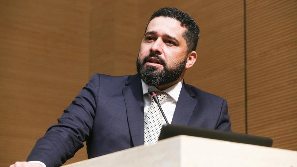 O advogado e professor Fabiano Silva dos Santos, coordenador do grupo Prerrogativas, denuncia a violação das prerrogativas profissionais dos advogados de defesa durante a Lava Jato. 