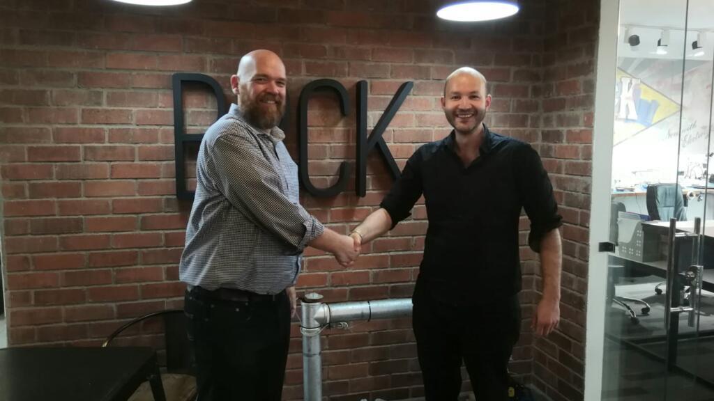 Erik Herman, le fondateur de BRCK à Nairobi avec Samir Abdelkrim.