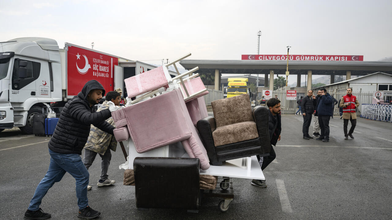 As Syrian workers return home from Turkey, local businesses feel the loss