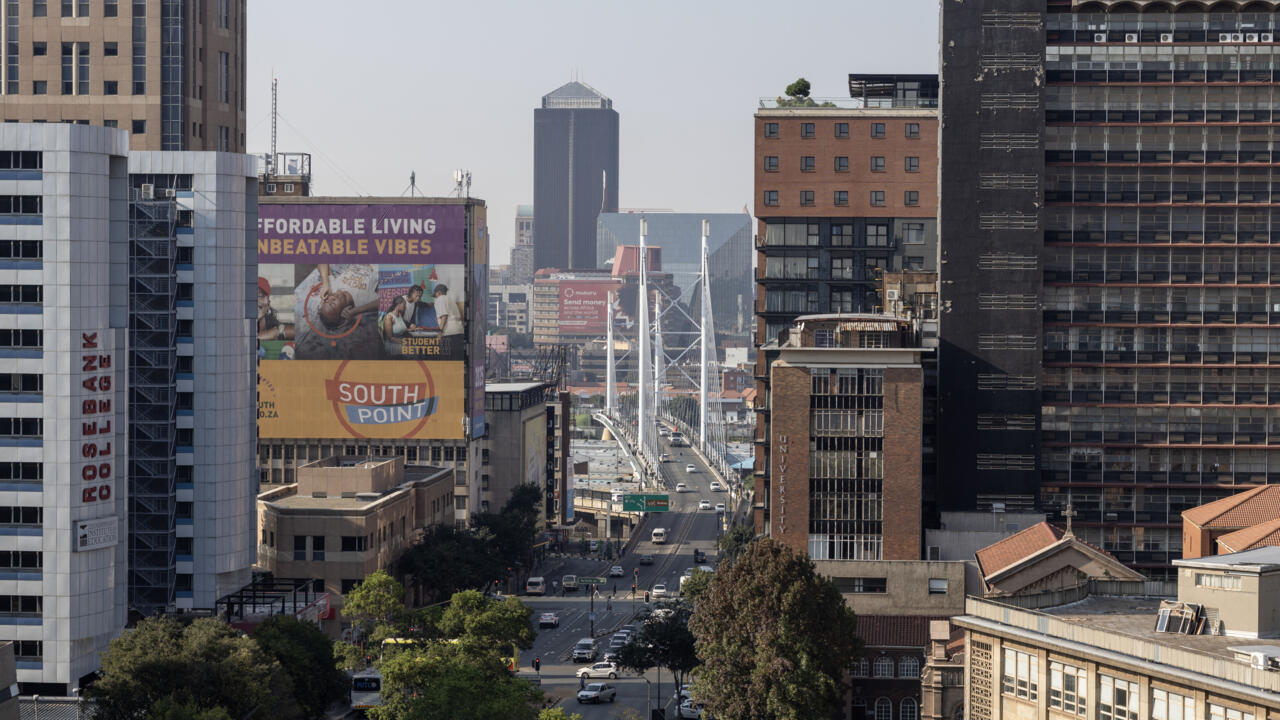 À la Une : l’Afrique du Sud expulse sept Kenyans employés par les États-Unis – Revue de presse Afrique À la Une : l’Afrique du Sud expulse sept Kenyans employés par les États-Unis – Revue de presse Afrique