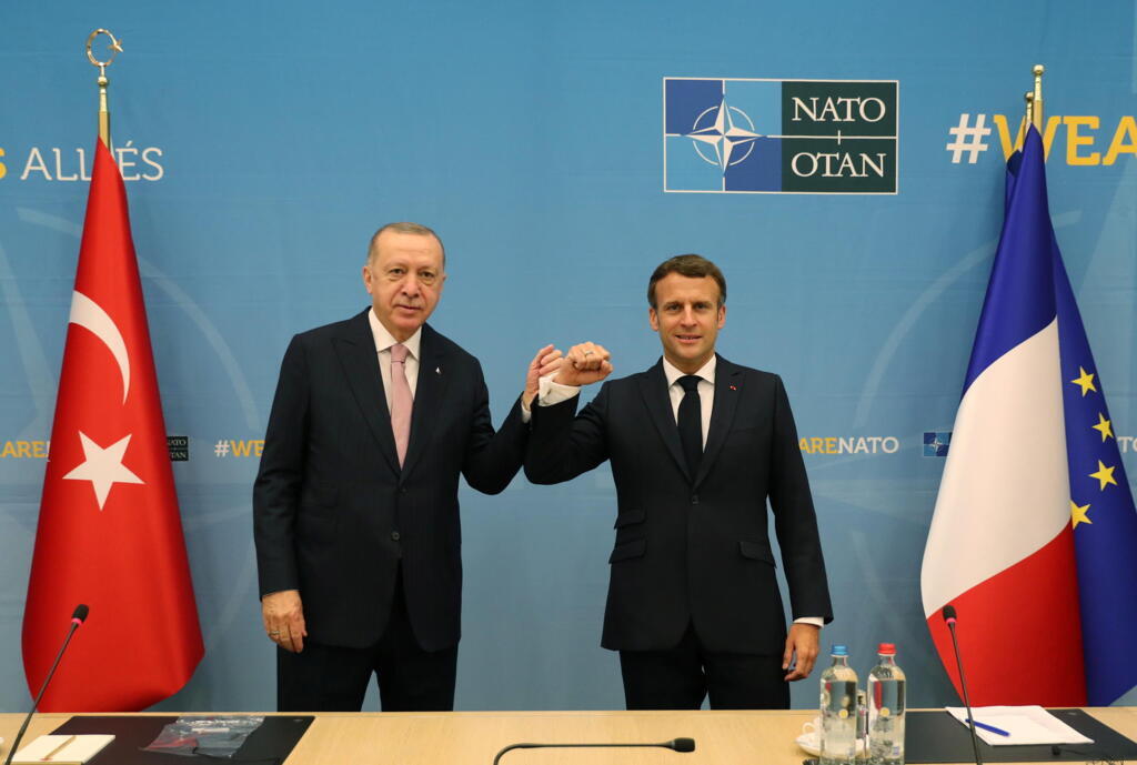 

Turkish President Tayyip Erdogan meets with his French counterpart Emmanuel Macron during a bilateral meeting, on the sidelines of the NATO summit, in Brussels, Belgium June 14, 2021. 
