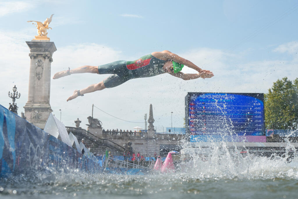 Provas de triatlo dos Jogos Olímpicos e Paralímpicos de Paris aconteceram no centro de Paris, no rio Sena. (31 de julho de 2024)
