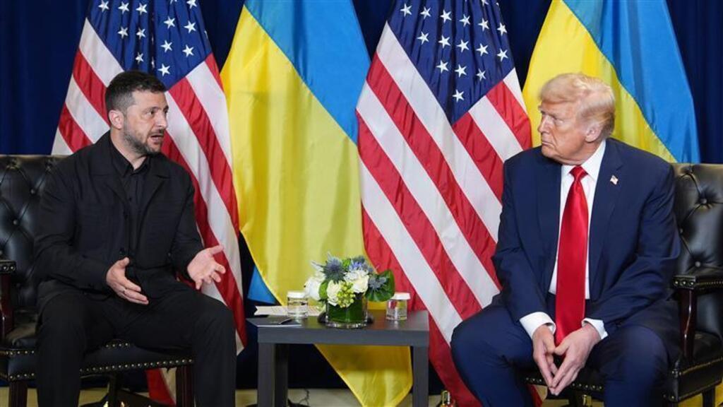 TT Mỹ Donald Trump (phải) tiếp đồng cấp Ukraina, Volodymyr Zelensky bên lề khóa hoj HĐBA Liên Hiệp Quốc. Ảnh ngày 23/09/2025.