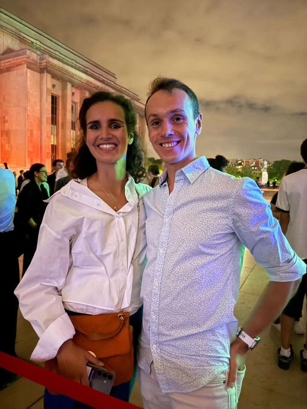 O casal Justin e Solène acompanhou o show ao vivo pela primeira vez.