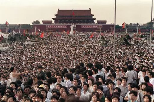 Thousands had gathered for weeks in Tiananmen Square to call for democratic change and an end to corruption (picture from June 2, 1989). After the People's Liberation Army had crushed the largely peaceful protests, people in Hong Kong panicked, knowing that they would come under Chinese rule just eight years later.