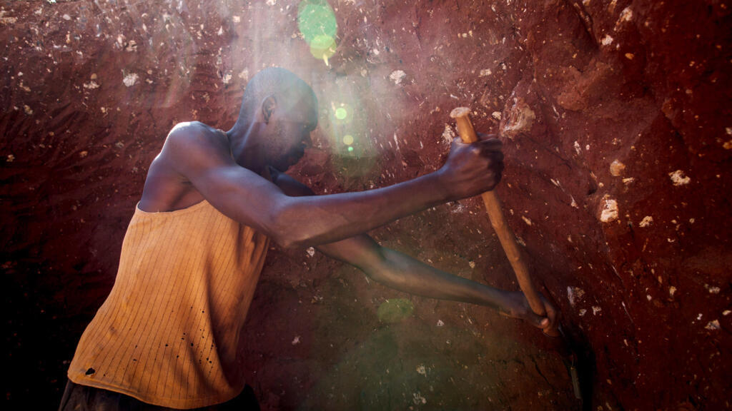 Un mineur dans une mine de cobalt, près de Lubumbashi.
