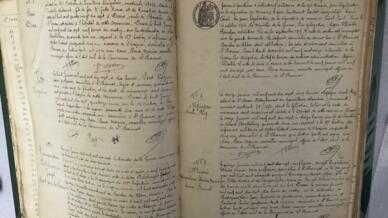 Sổ hộ tịch của thành phố Saint-Chamas, Pháp, năm 1917 ghi tên một số người lính thợ Đông Dương chết trong Thế Chiến I. Ảnh chụp ngày 09/08/2021.