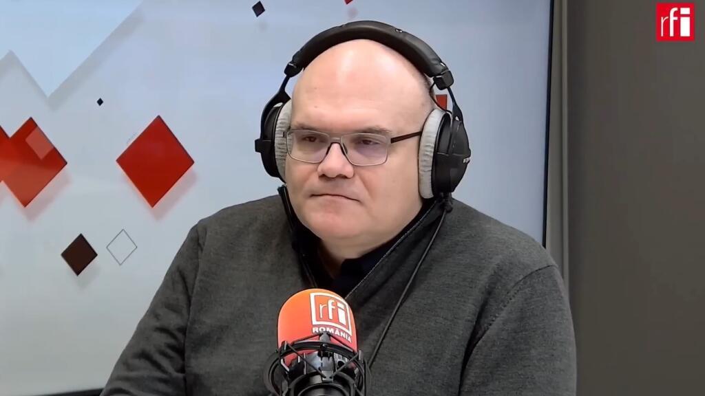 Raul Pop, secretar de stat, în studioul RFI România, 14 noiembrie 2025.