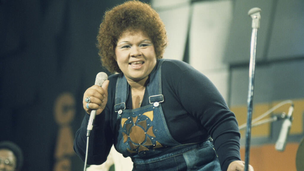 Etta James en concert au Montreux Jazz Festival, le 11 juillet 1975.