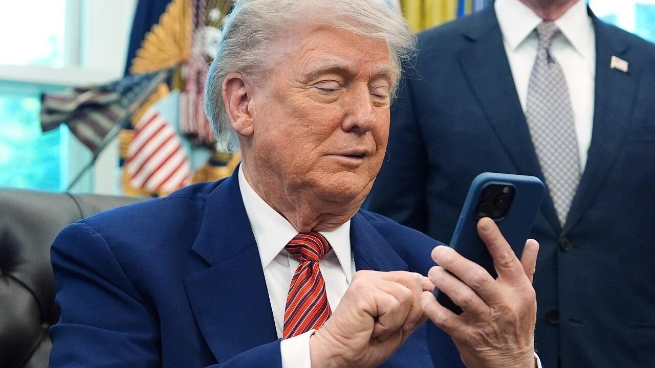 États-Unis: avec le «shutdown», Trump enchaîne les coupes budgétaires et pilonne le camp démocrate