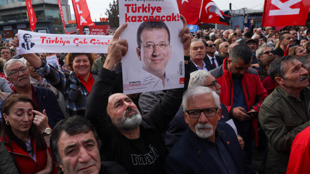 Turquie: la justice accuse l'opposant Ekrem Imamoglu d'espionnage et émet un nouvel ordre d'arrestation