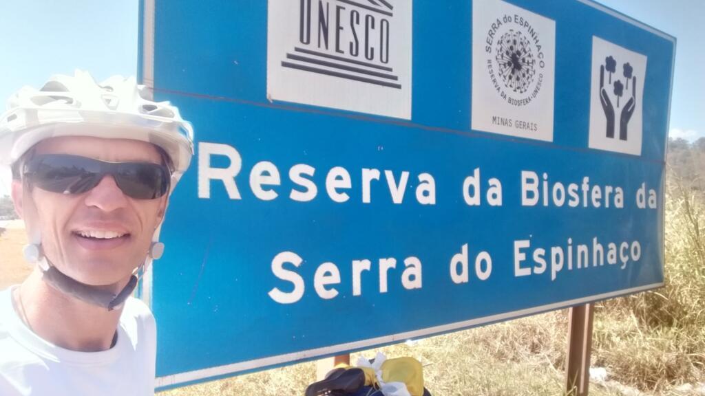 O ciclista Leandro Costa na Serra do espinhaço, que se estende entre Minas gerais e a Bahia.