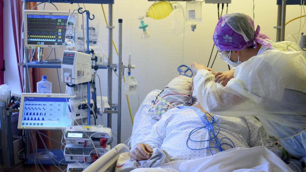 Paciente com Covid-19 inrternado em UTI de hospital na Suíça.