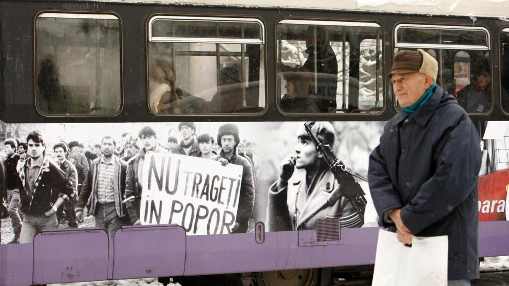 Les tramways de Timisoara arborent des photos de la révolte anti-communiste de 1989.