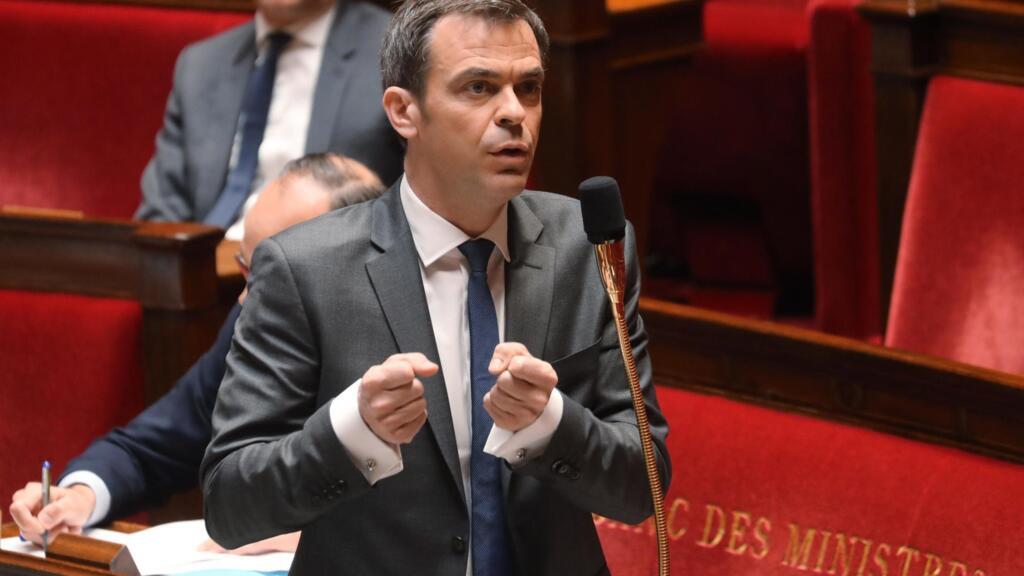 Le ministre français de la Santé Olivier Véran défend l'action du gouvernement sur la gestion des masques, à l'Assemblée nationale, le 19 mars 2020.