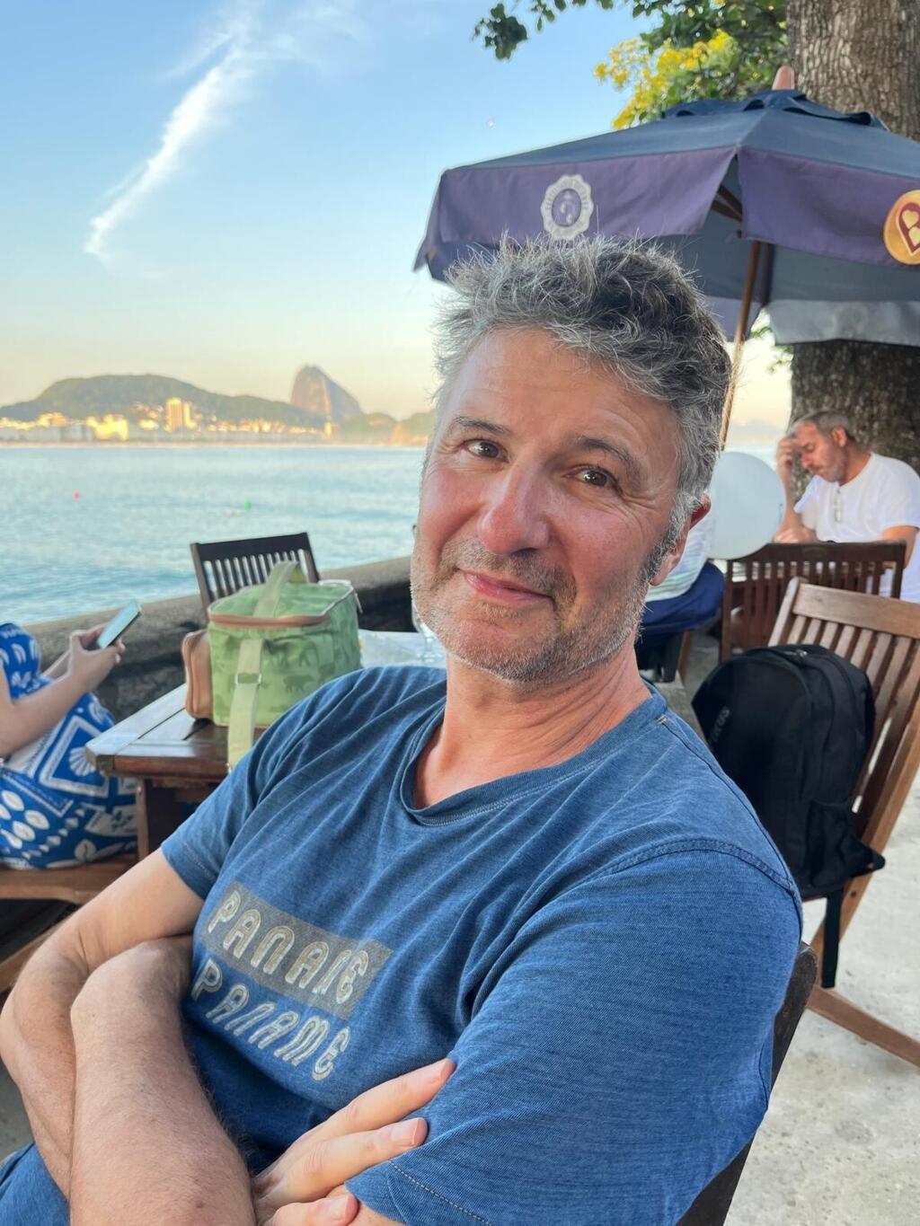 Patrick Straumann no Rio de Janeiro, com o Pão de Açúcar ao fundo, em sua visita mais recente ao seu país preferido para passar férias.