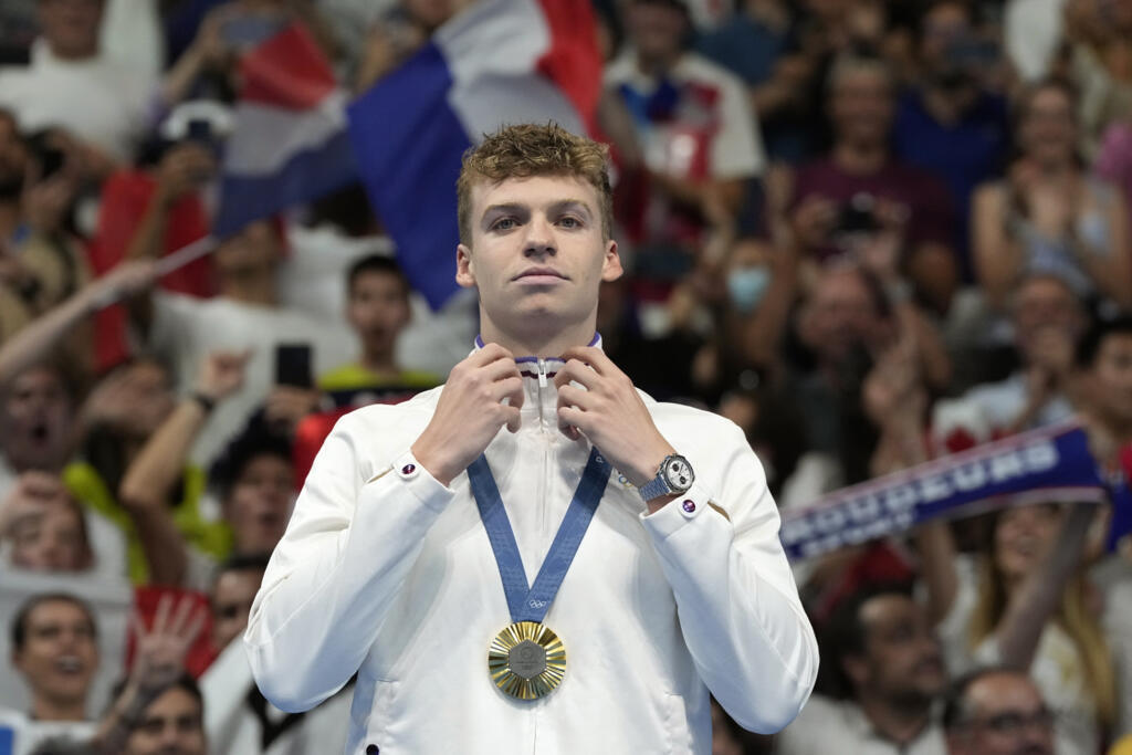 O nadador francês Léon Marchand, de 22 anos, conquistou cinco medalhas nos Jogos Olímpicos de Paris: quatro de ouro e uma de bronze.