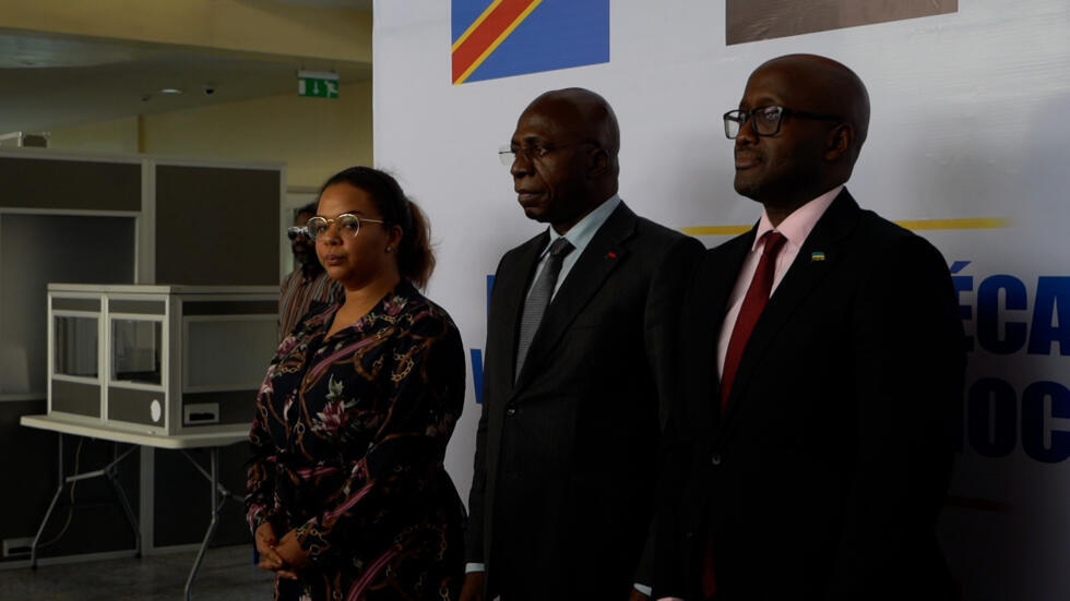 Kutoka kushoto kwenda kulia, Mawaziri wa Mambo ya Nje wa DRC (Thérèse Kayikwamba Wagner), wa Angola (Tete António) na wa Rwanda (Olivier Nduhungirehe) Novemba 5, 2024 huko Goma wakati wa uzinduzi wa "tume ya mseto" (MVA-R).