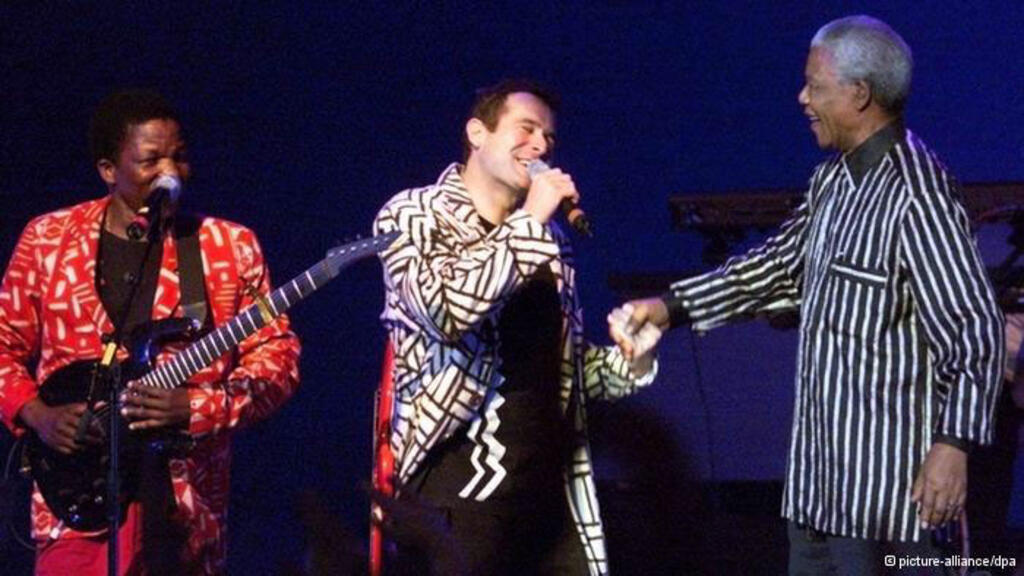 Nelson Mandela rejoint Johnny Clegg sur scène à Francfort en 1997. (Image d'illustration)