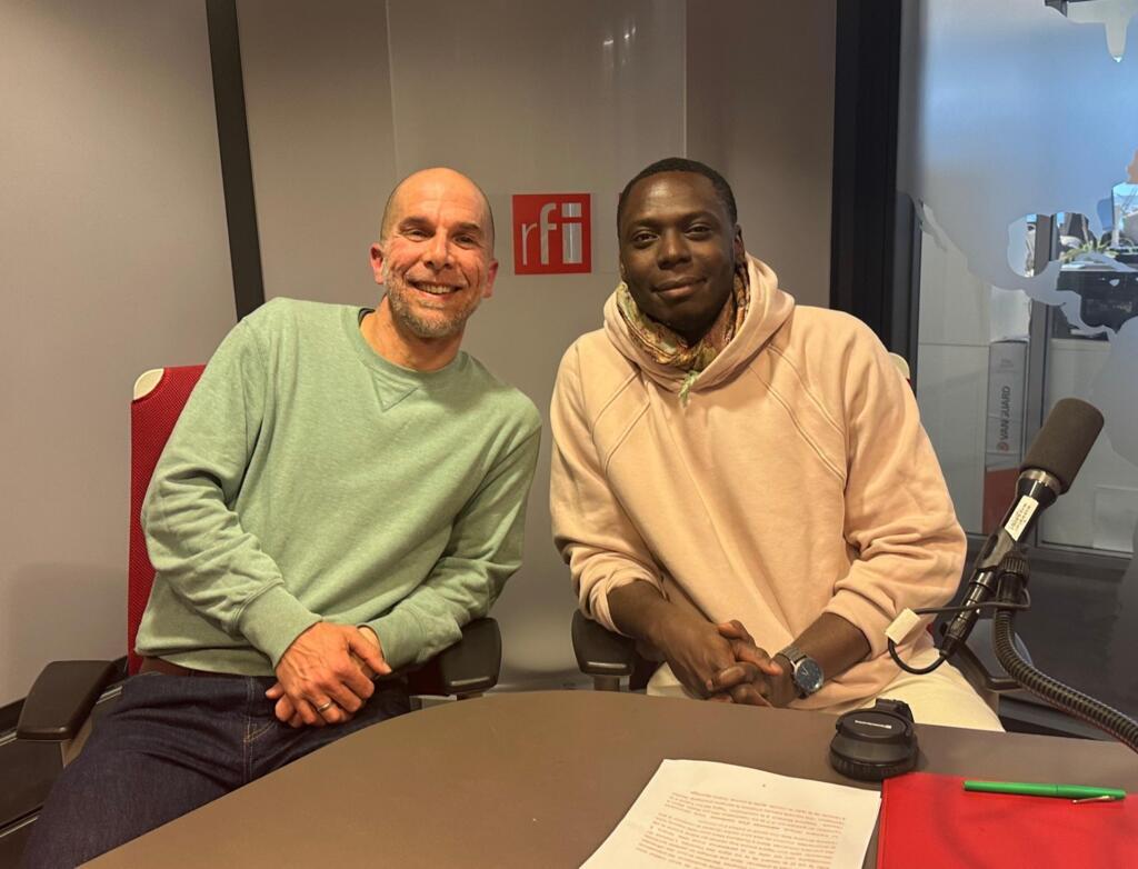 Elgas en studio avec l'historien Guillaume Blanc.