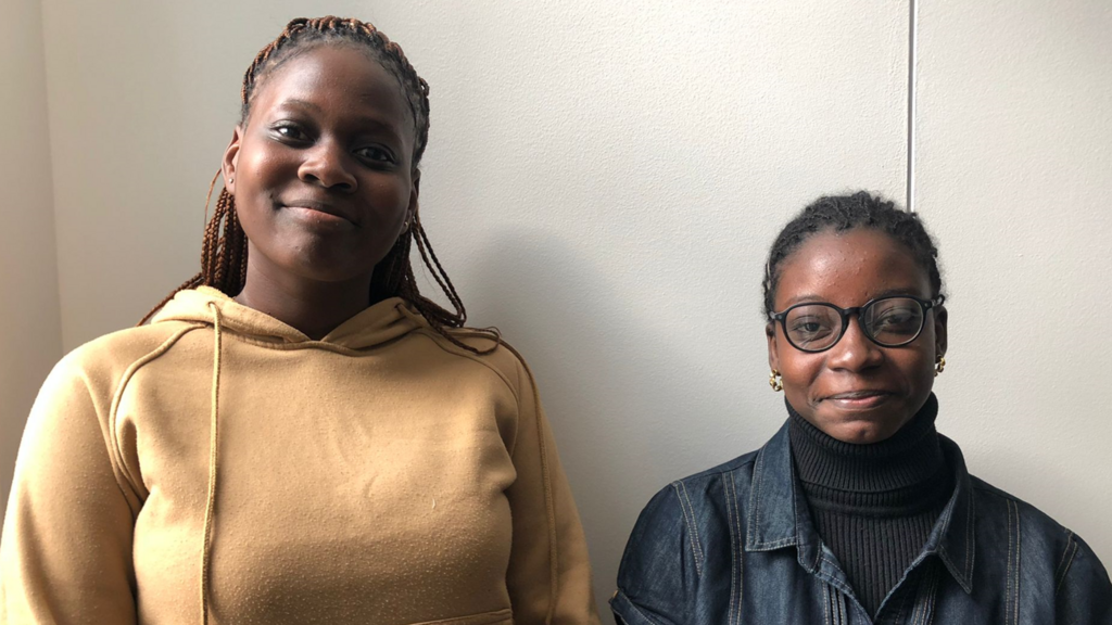 Abigail Ifoma et Seynabou Kane, la lauréate et la finaliste Junior Afrique du prix «Margaret». Ce prix a l'ambition de démystifier les filières technologiques et les métiers du numérique pour rendre accessible l’innovation à un plus grand nombre.