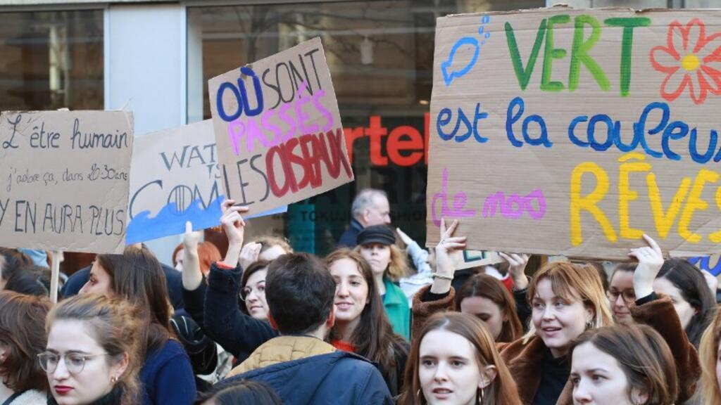 La jeunesse mobilisée pour le climat devant le ministère de la Transition économique et solidaire, le 15 février 2019.