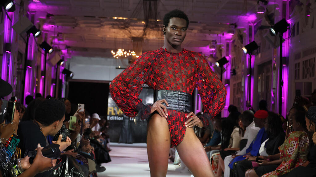 Originaire de la Guadeloupe, africaine d’adoption, la styliste Fauvette Nacto a fait sensation avec sa collection Les Hommes de Fauvette.