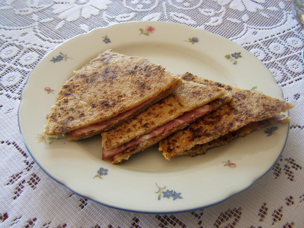 Pains islandais et agneau fumé.