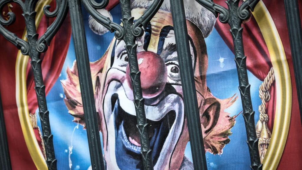 Faire voyager un cirque: déplacer «tout un village» sur la route et en avion