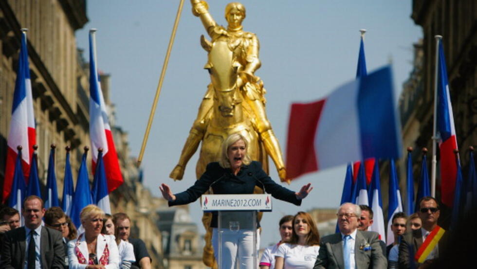Le traditionnel discours du leader du Front national, ici Marine Le Pen, devant la statue de Jeanne d'Arc à Paris, le 1er mai 2011.