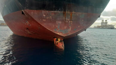 Los tres hombres pasaron el viaje de 11 días desde Nigeria a las Islas Canarias al timón de un camión cisterna de combustible.