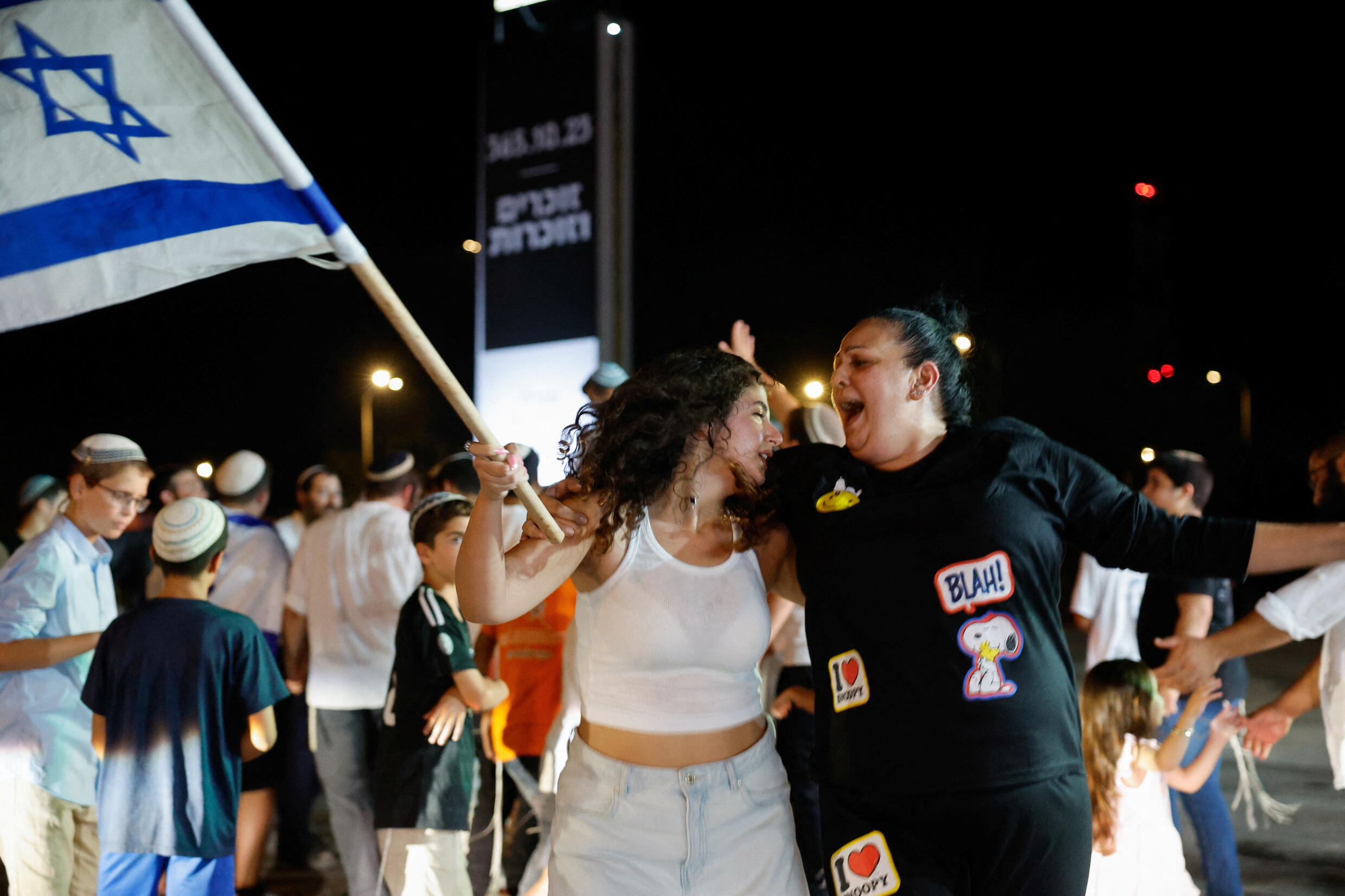 Raia wa Israeli baada ya kupata taarifa ya kuuawa kwa kiongozi wa Hamas