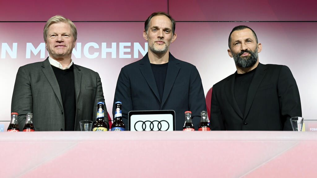 Thomas Tuchel (au centre), nouvel entraîneur du Bayern Munich, pendant une conférence de presse à Munich, le 25 mars 2023.